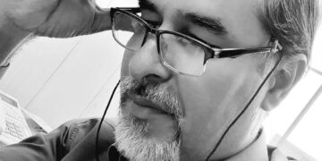 مصاحبه با حسن ایمانی در حوزه داستان نویسی با توجه به نزدیک شدن به “روز جهانی اهداء کتاب” ۲۵ بهمن ماه