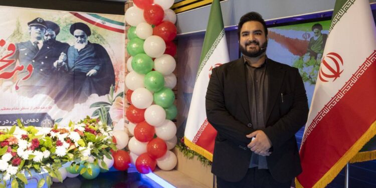 چهارمین شب برنامه «ایران 45» در شب مبعث رسول اکرم (ص) غرق نور و شادی شد