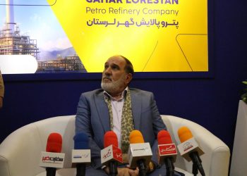 اشتغال زایی و کار خاکریز اول برای مبارزه با استکباران جهانی است