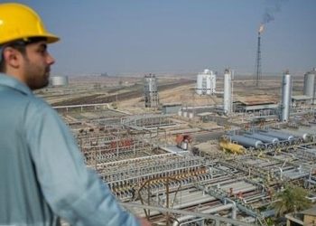 اعتراض به انحصار تعدیل مدرک دکترا در صنعت نفت برای مدیران خاص