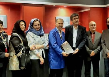 تقدیر دکتر کجوری از بنیان‌گذار موزه تمبرهای طلا و نقره ایران