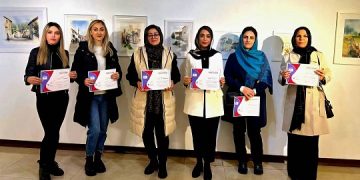 اختتامیه «آذرنقش» با حضور گسترده هنرمندان؛ آبرنگ به صحنه حرفه‌ای بازگشت