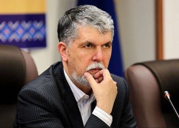 «شیراز؛ وزیر در جلسات، غایب در سینما»