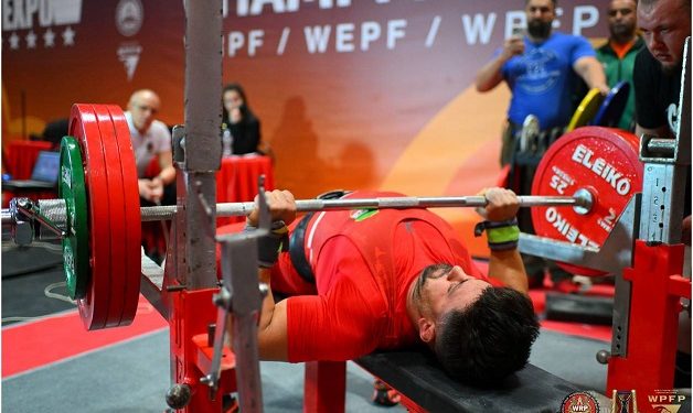 طلای جهان در دستان ورزشکار پاکدشتی