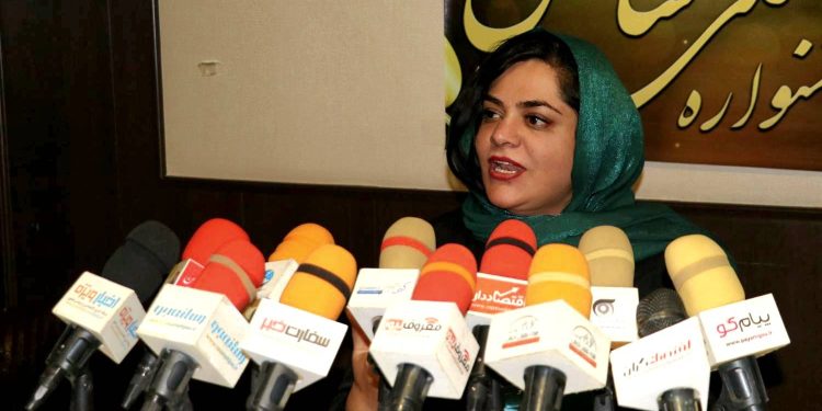 پیوند دانش و مهارت؛ رویکرد آزاده اعتمادی در آموزش طراحی لباس